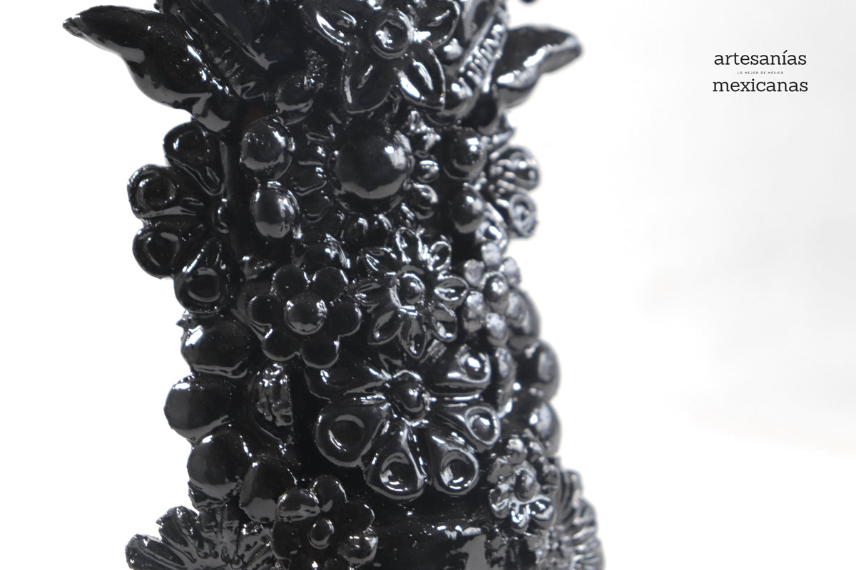 Cruz negra - Barro vidriado - 38 cm. 15 in.