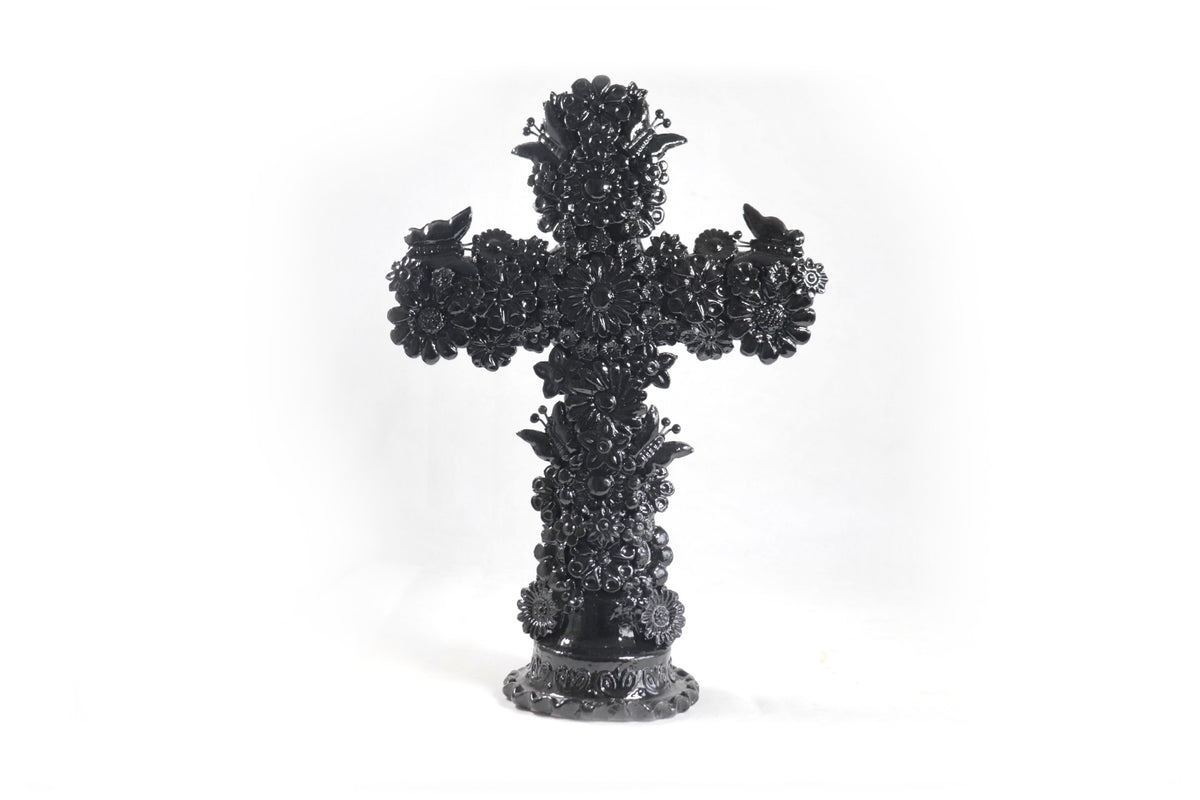 Cruz negra - Barro vidriado - 38 cm. 15 in.