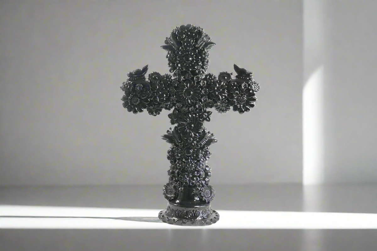 Cruz negra - Barro vidriado - 38 cm. 15 in.