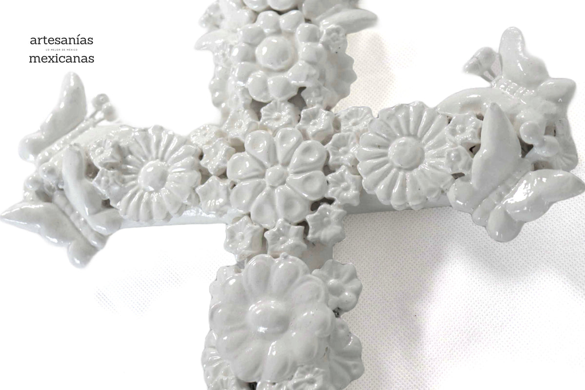 Cruz blanca de pared - Barro vidriado - 29 cm. 11.4 in.