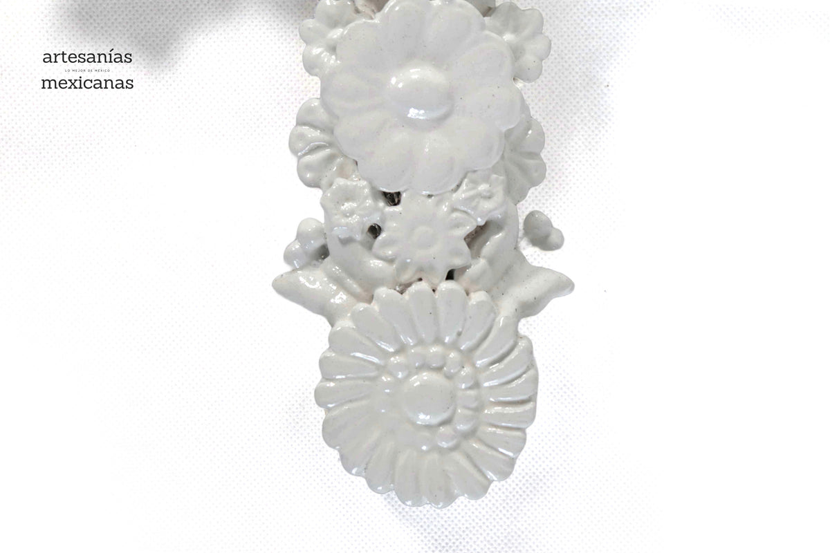 Cruz blanca de pared - Barro vidriado - 29 cm. 11.4 in.