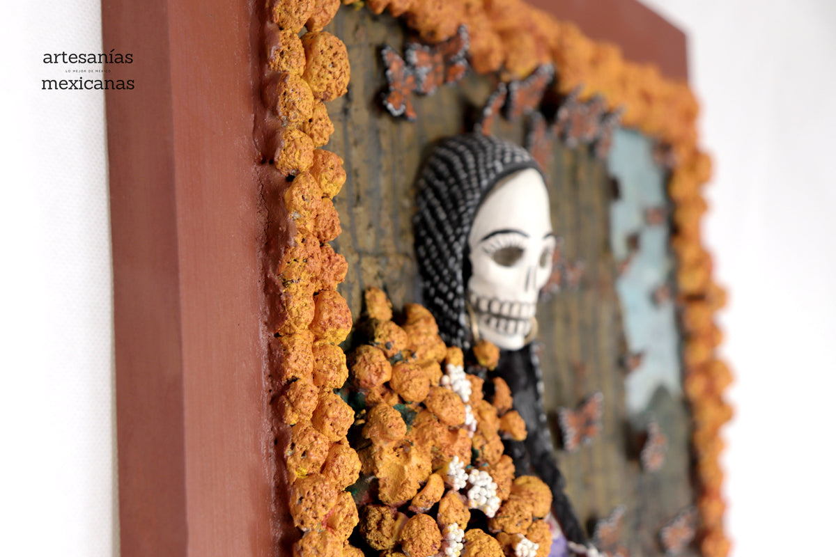 Paisaje de día de muertos, Catrina con cempasúchil - 57 cm. 22.4 in. Catrina