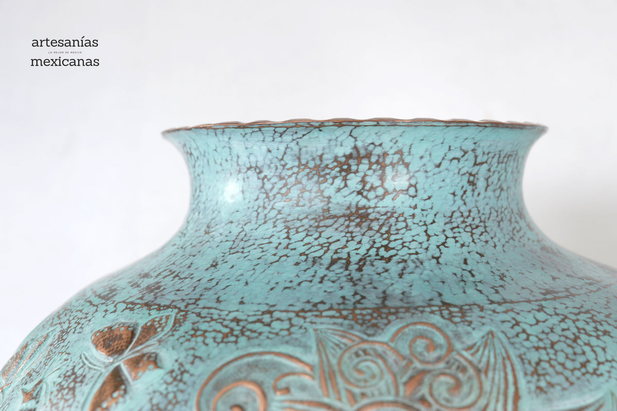 Jarrón de cobre martillado en acabado turquesa - 39 cm. 11 in.