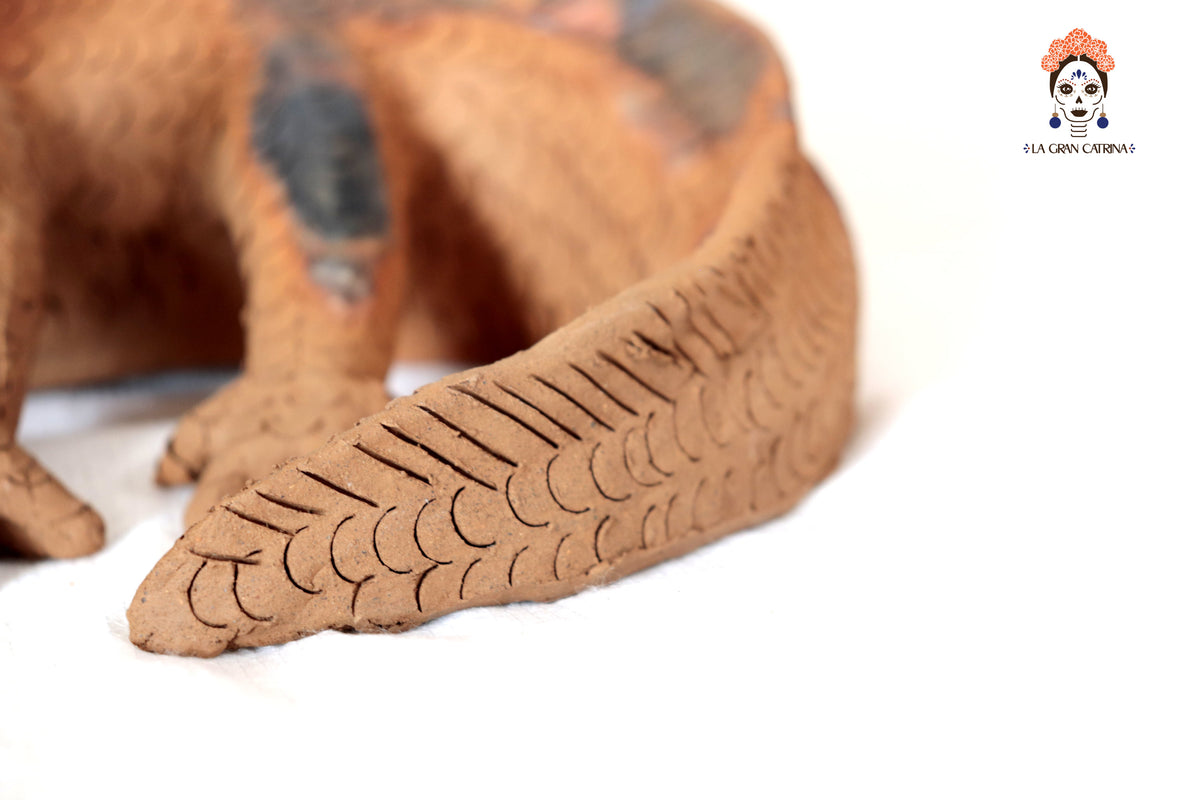 Axolote II de Barro Natural - 36 Cm. 14.1 In.