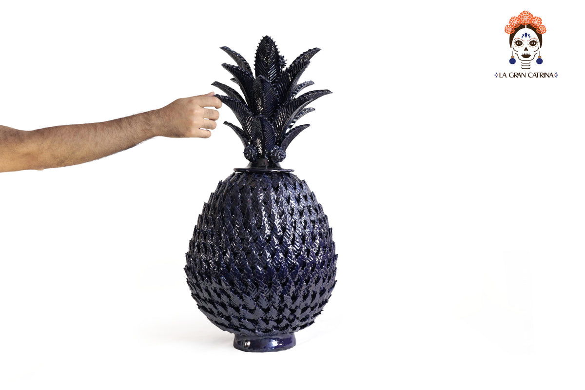 Piña Michoacana Azul con Hojas - 67 cm. 26.4 in. Piña