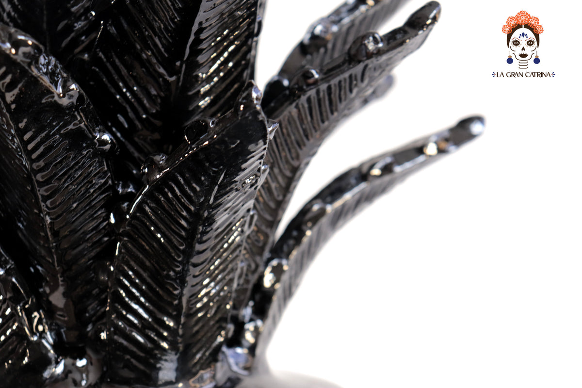 Piña Michoacana Negra con Pétalos - 65 cm. 26 in. Piña