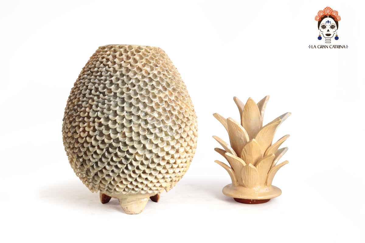 Piña Michoacana Beige con Pétalos - 65 cm. 26 in. Piña