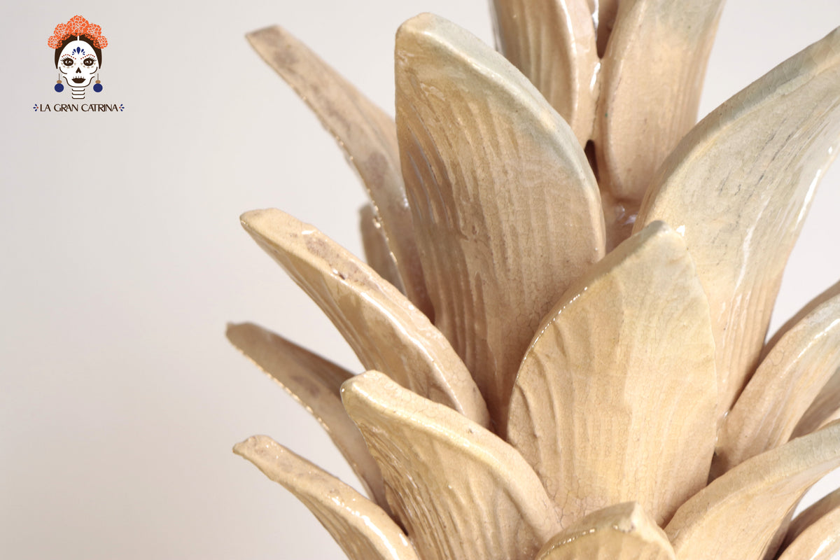 Piña Michoacana Beige con Pétalos - 65 cm. 26 in. Piña