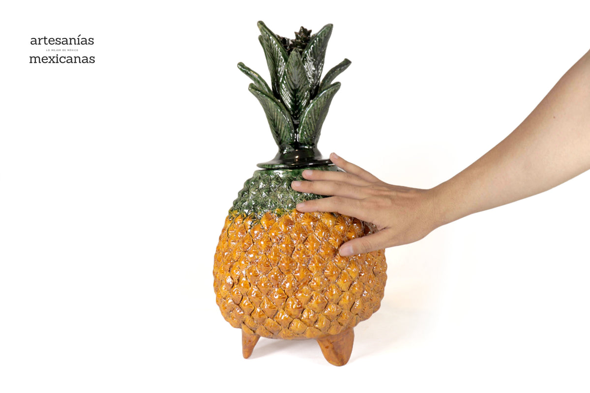 Piña michoacana de barro - Piña natural - 45 cm. 18 in.