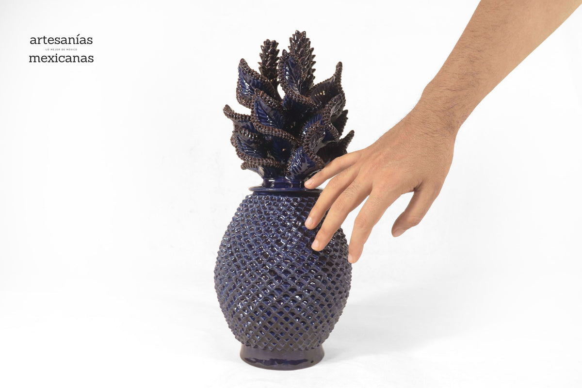 Piña Azul de Picos con Hojas Curveadas - 38 cm. 15 in.