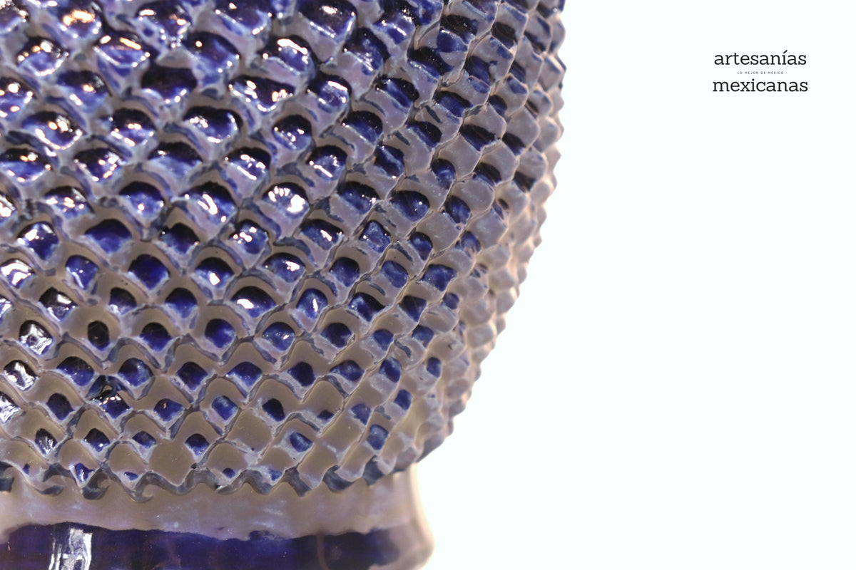 Piña Azul de Picos con Hojas Curveadas - 38 cm. 15 in.