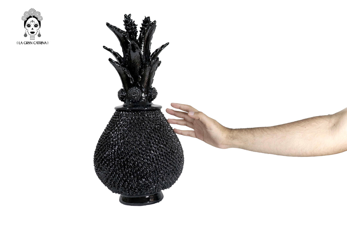 Piña michoacana de barro - Negra con Picos - 50 cm. 20 in.