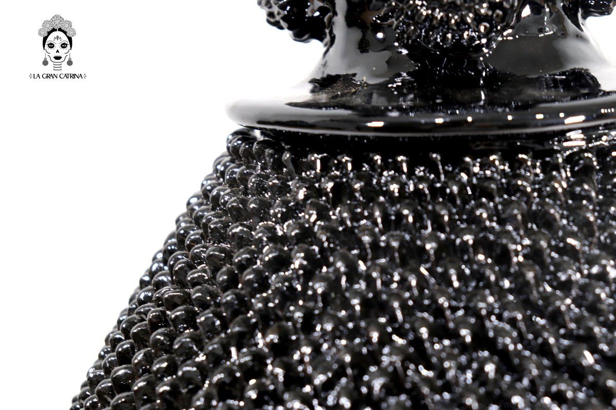 Piña michoacana de barro - Negra con Picos - 50 cm. 20 in.