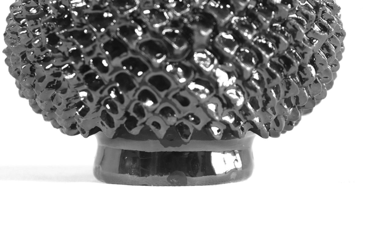 Piña Pequeña Negra de Picos - 21 cm. 8.5 in.