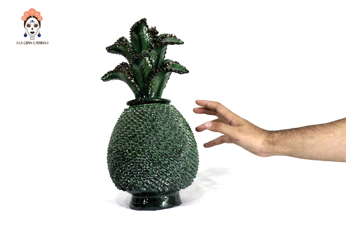 Piña Verde de Picos con Hojas Curveadas - 38 cm. 15 in. - Sobre Pedido