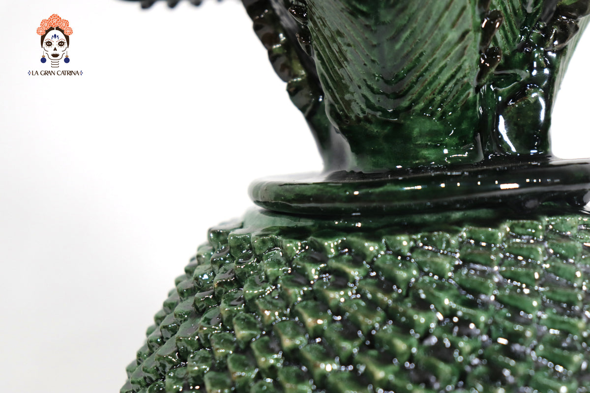 Piña Verde de Picos con Hojas Curveadas - 38 cm. 15 in. - Sobre Pedido