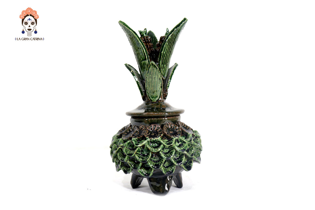 Piña michoacana de barro - Verde y cafe pequeña pétalos y flores - 29 cm. 11.4 in.