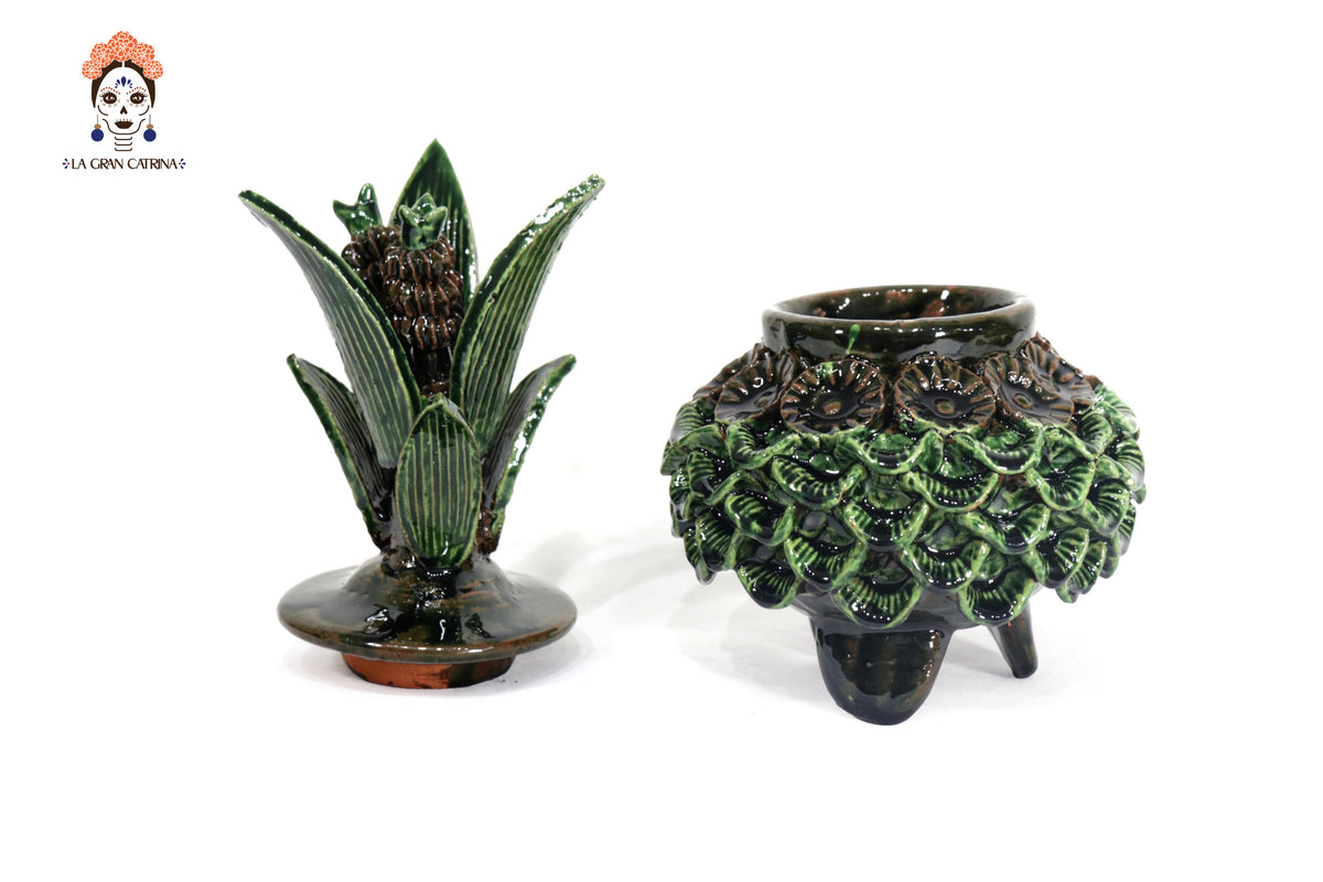 Piña michoacana de barro - Verde y cafe pequeña pétalos y flores - 29 cm. 11.4 in.