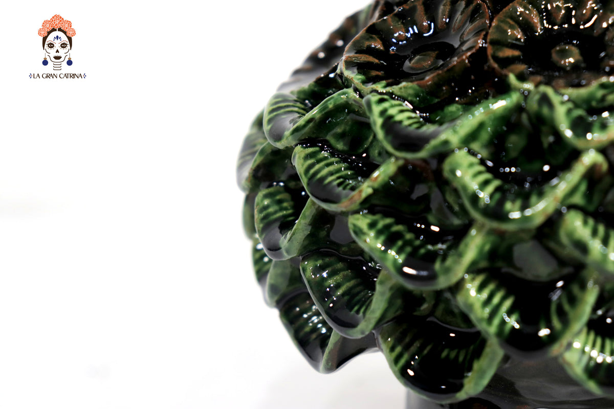 Piña michoacana de barro - Verde y cafe pequeña pétalos y flores - 29 cm. 11.4 in.