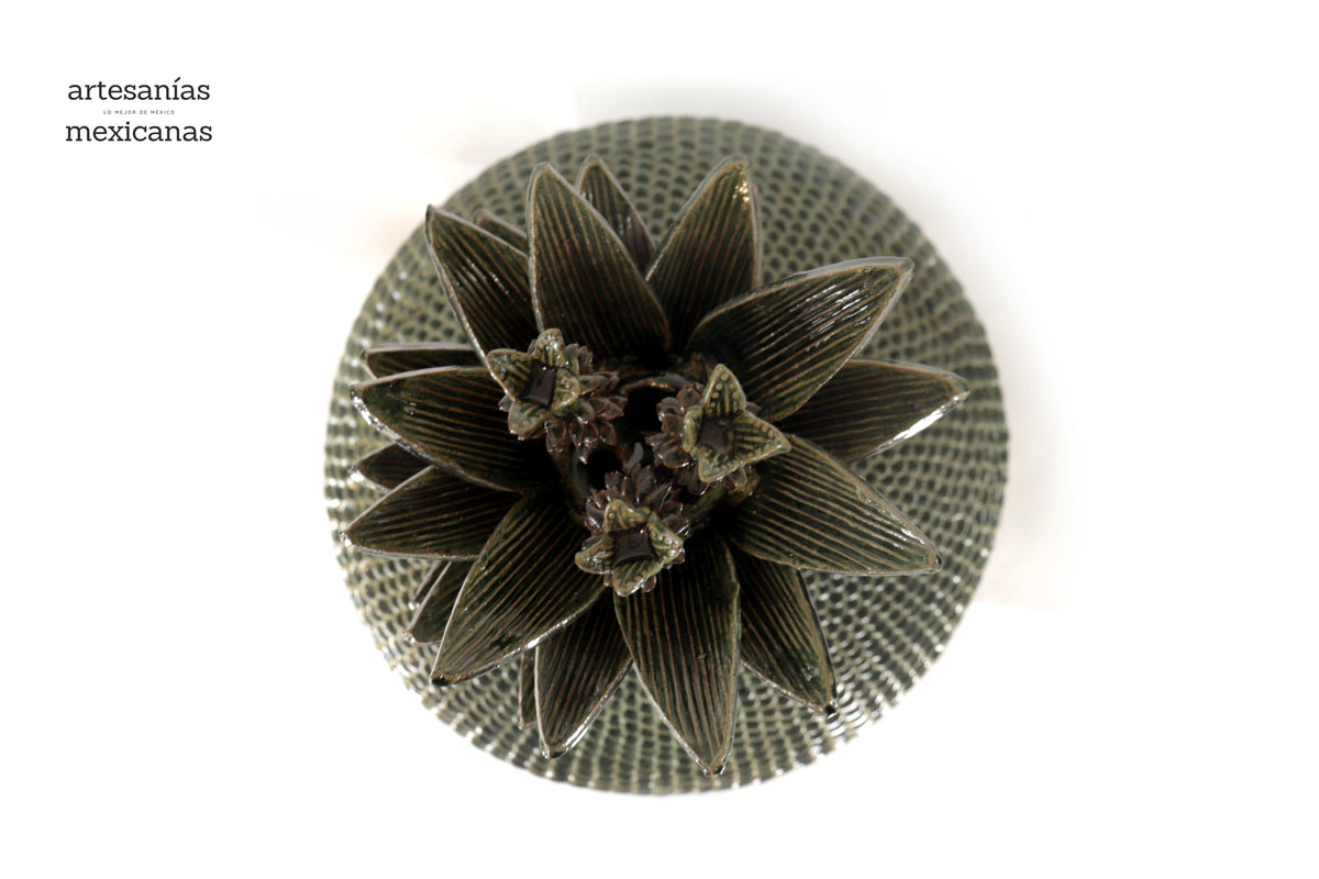 Piña michoacana de barro - Platillo verde - Pétalos finos - 60 cm. 24 in. - Sobre Pedido Piña