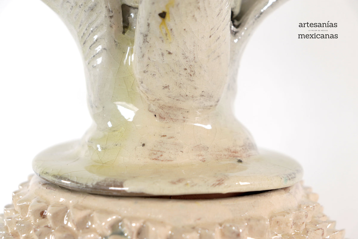 Piña de platillo de picos beige de tapa ondulada - 41 cm. 16 in. - Sobre Pedido