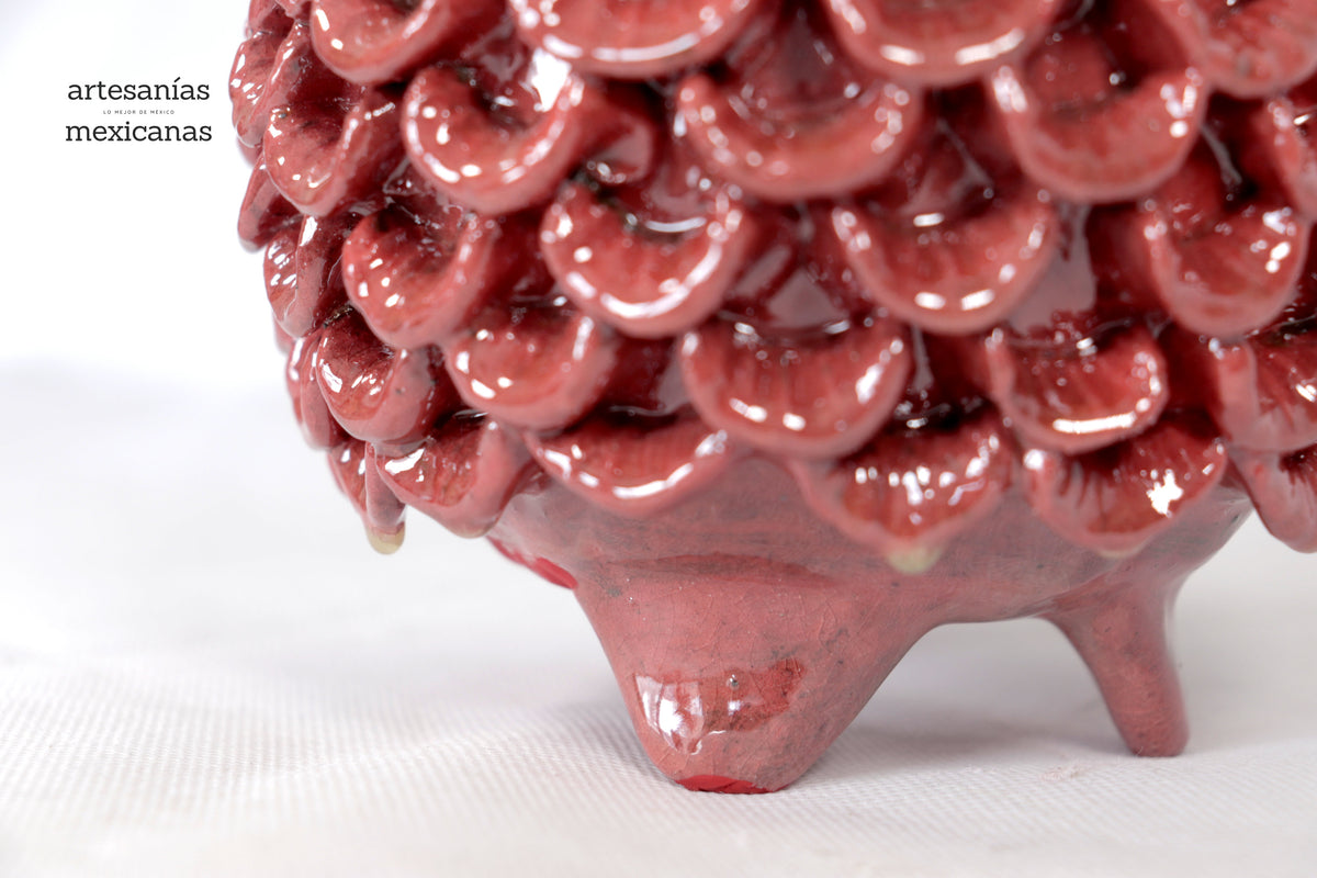 Piña de pétalos roja de barro vidriado - 29 cm. 11.4 in.
