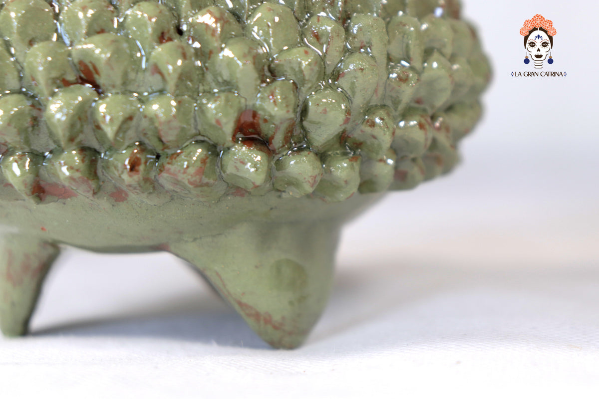 Piña de barro vidriado - Ladrillos verdes olivo - 19 cm. 7.7 in.