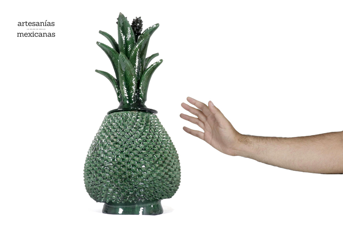 Piña michoacana de barro - Picos verdes - 50 cm. 20 in.