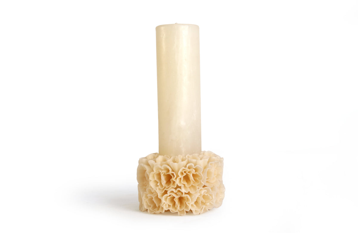 Vela Esculpida - Base de Flores Decorativas Blanca - 28 cm. 11 in.