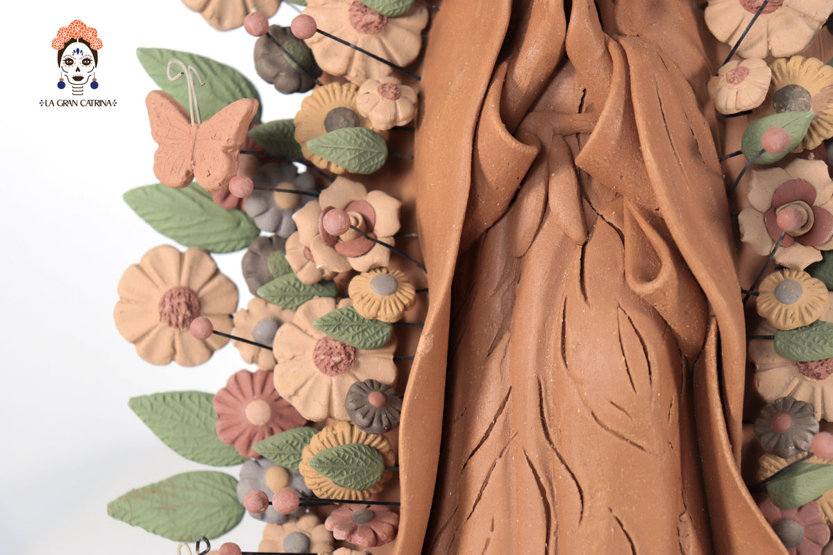 Virgen de Guadalupe - Barro natural con mariposas y flores - 27.5 Cm. 10.8 in. Artesanía