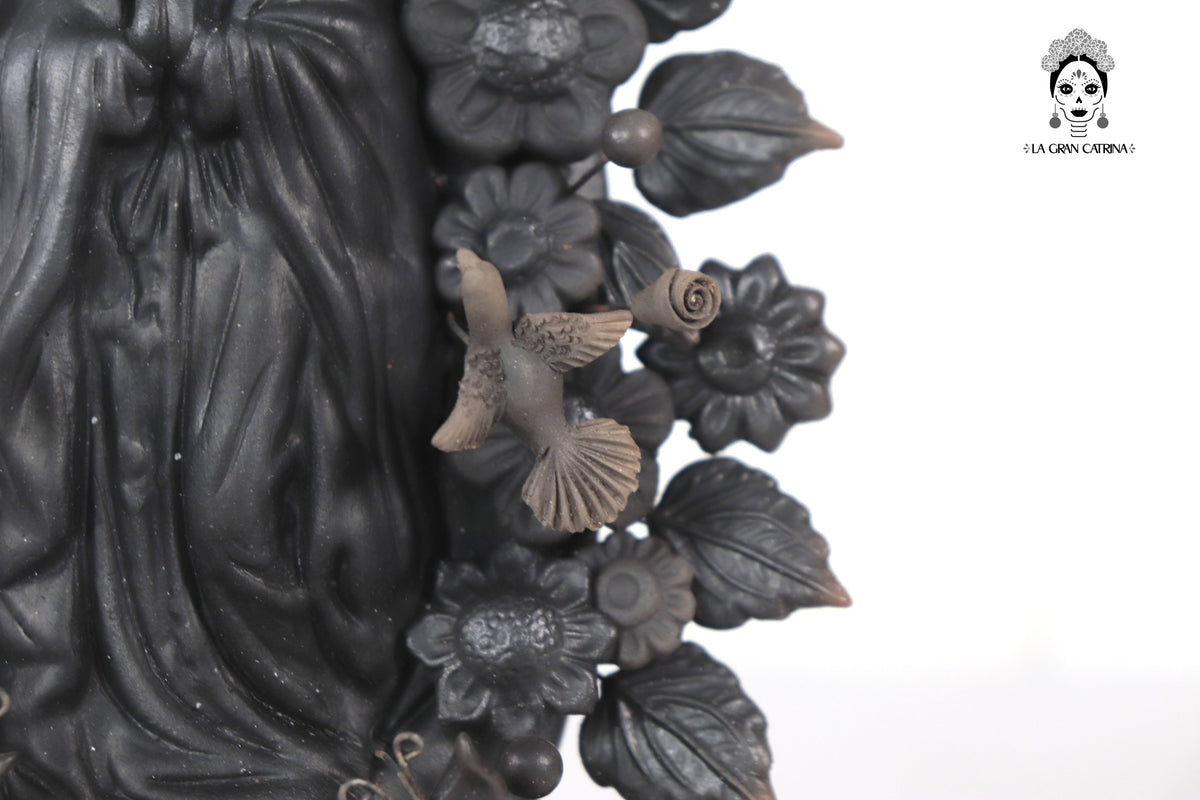 Virgen de Guadalupe - Barro negro con mariposas y flores - 22.5 Cm. 8.8 In. Artesanía