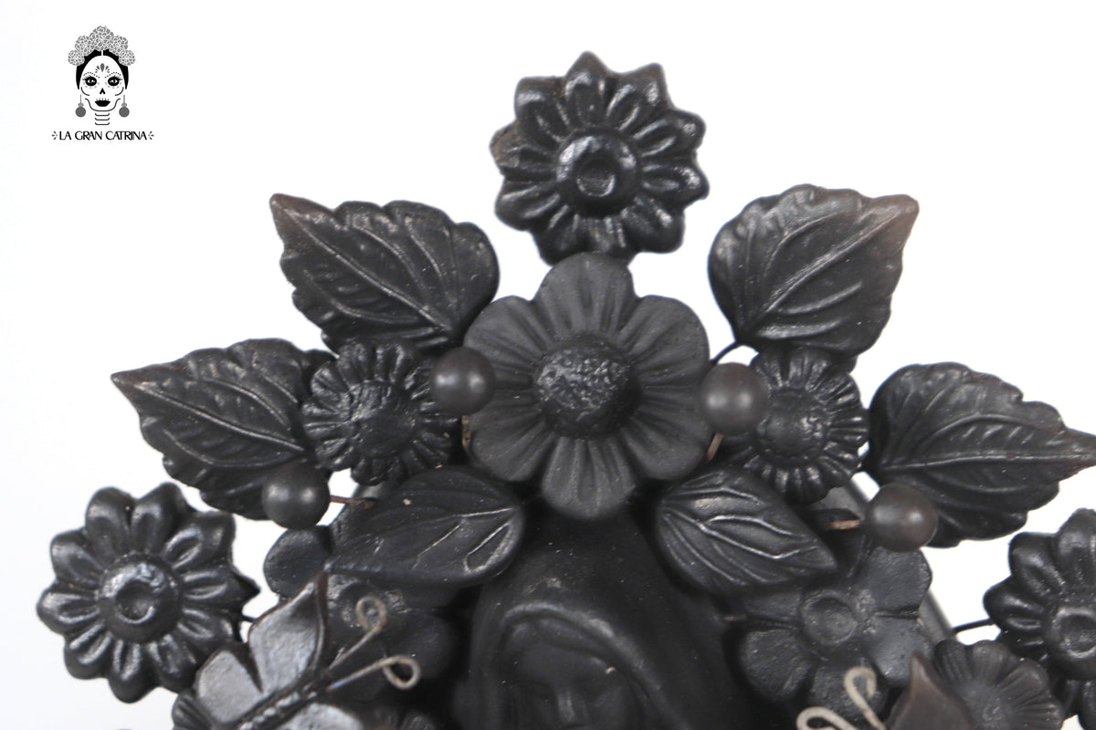 Virgen de Guadalupe - Barro negro con mariposas y flores - 22.5 Cm. 8.8 In. Artesanía