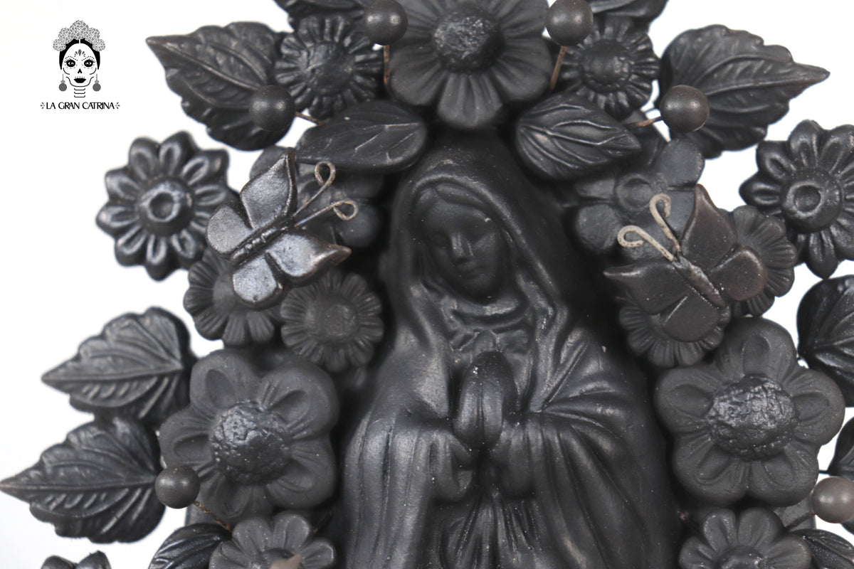 Virgen de Guadalupe - Barro negro con mariposas y flores - 22.5 Cm. 8.8 In. Artesanía