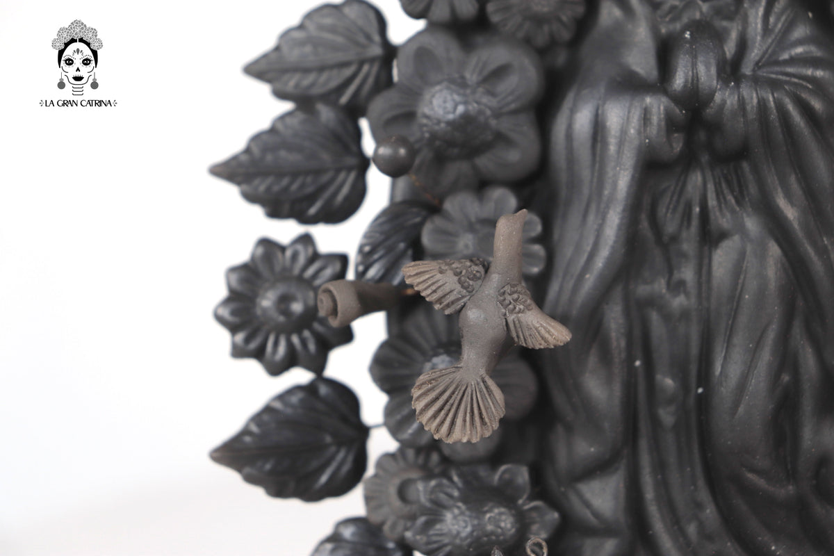 Virgen de Guadalupe - Barro negro con mariposas y flores - 22.5 Cm. 8.8 In. Artesanía