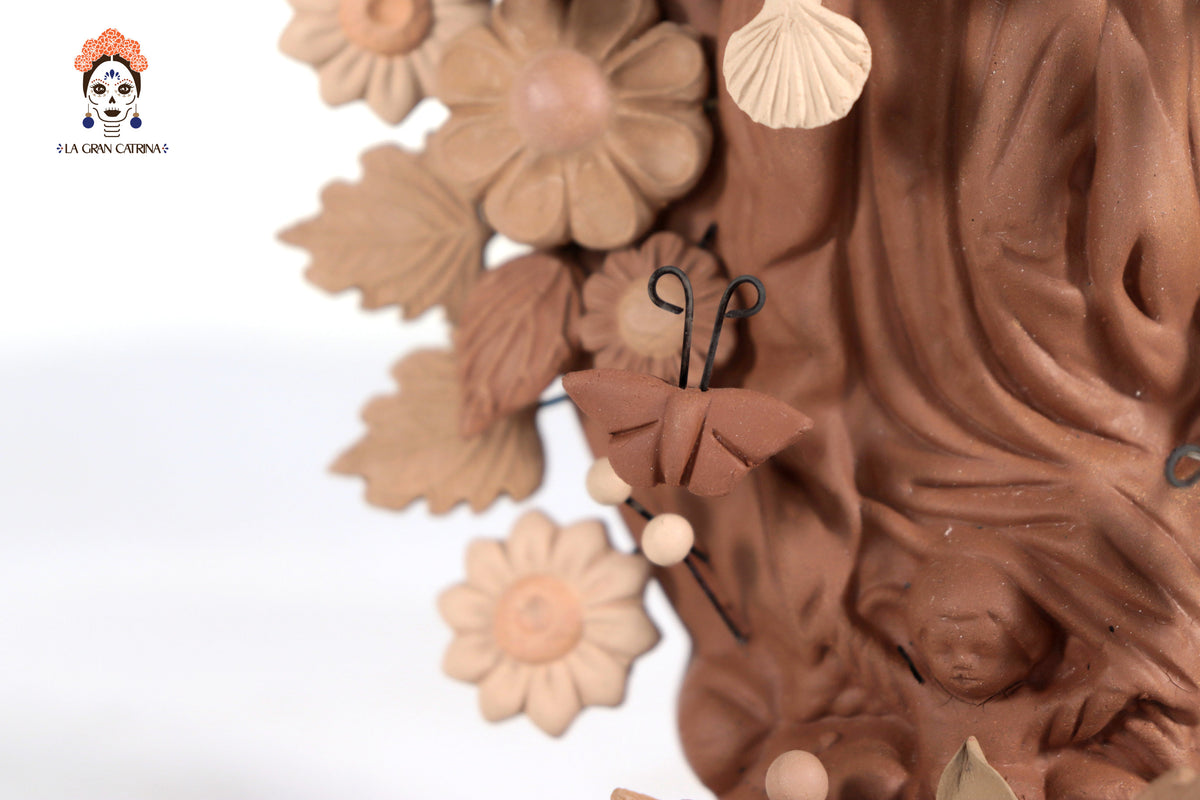 Virgen de Guadalupe - Barro natural con mariposas y flores tono cafe - 22.5 Cm. 8.8 In. Artesanía