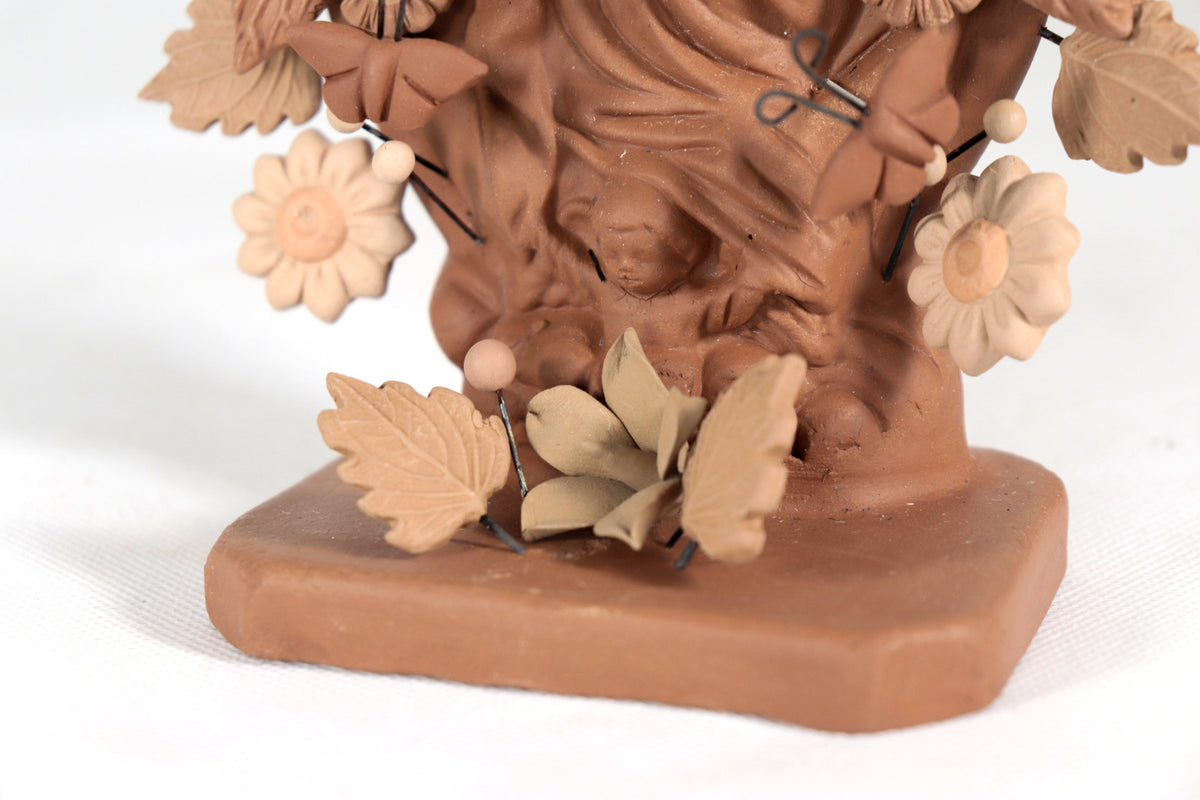 Virgen de Guadalupe - Barro natural con mariposas y flores tono cafe - 22.5 Cm. 8.8 In. Artesanía