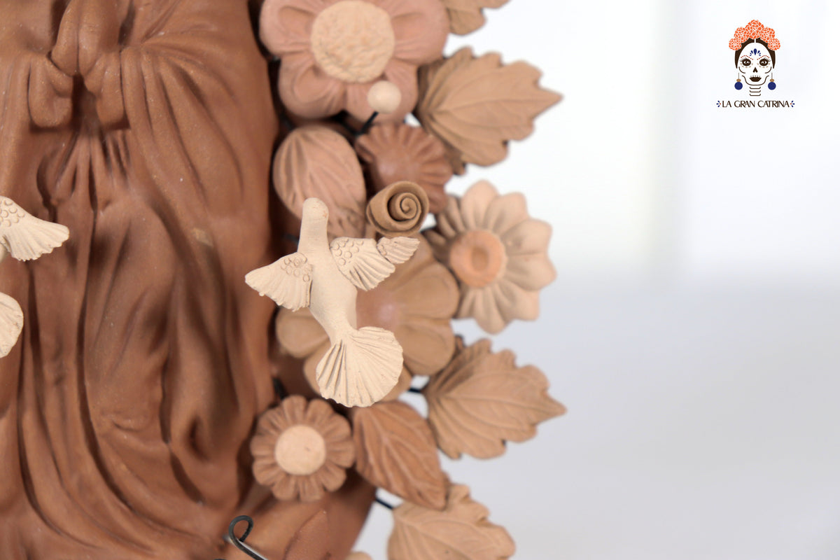 Virgen de Guadalupe - Barro natural con mariposas y flores tono cafe - 22.5 Cm. 8.8 In. Artesanía