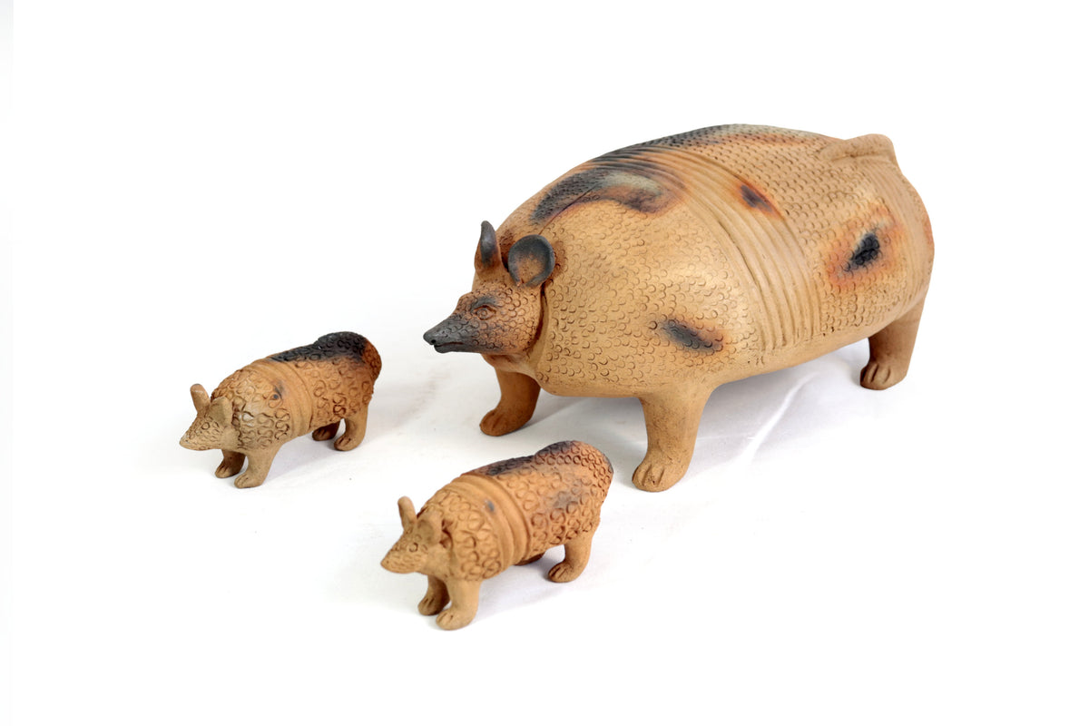 Armadillo con hijos de Barro Natural - 28 cm. 11 In. Zipiajo