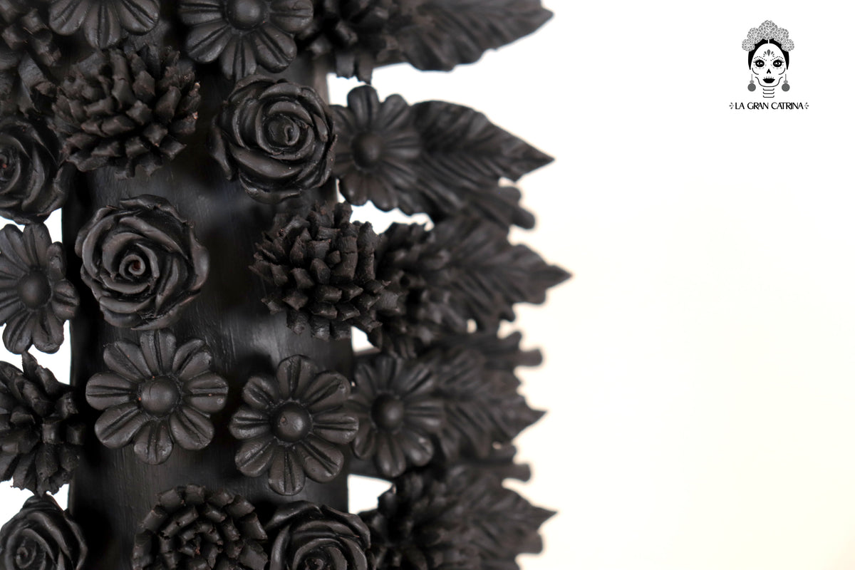 Arco negro de calaveras y flores - 42 cm. 16.5 in. Artesanía