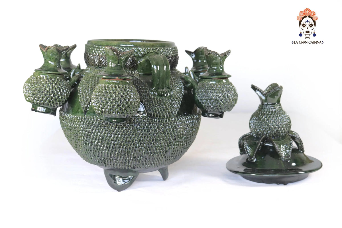 Ponchera de tejido verde con jarritos de barro - 38 cm. 14.9 in.