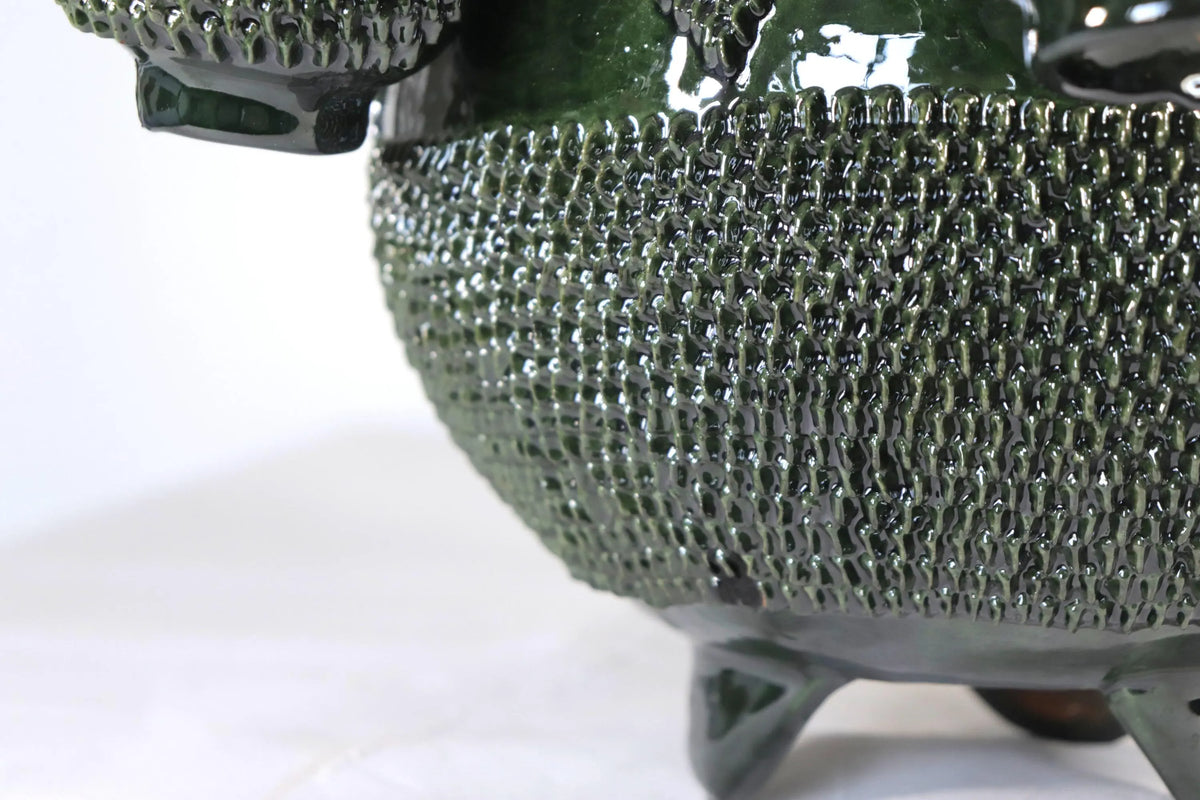 Ponchera de tejido verde con jarritos de barro - 38 cm. 14.9 in.