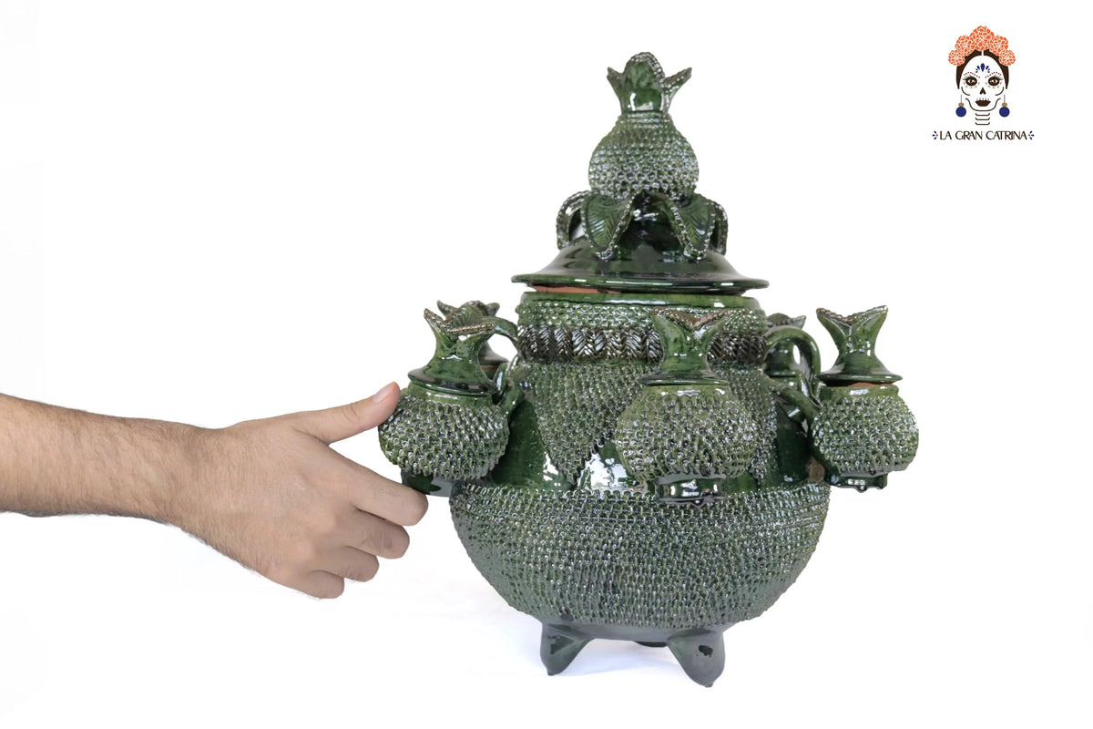 Ponchera de tejido verde con jarritos de barro - 38 cm. 14.9 in.