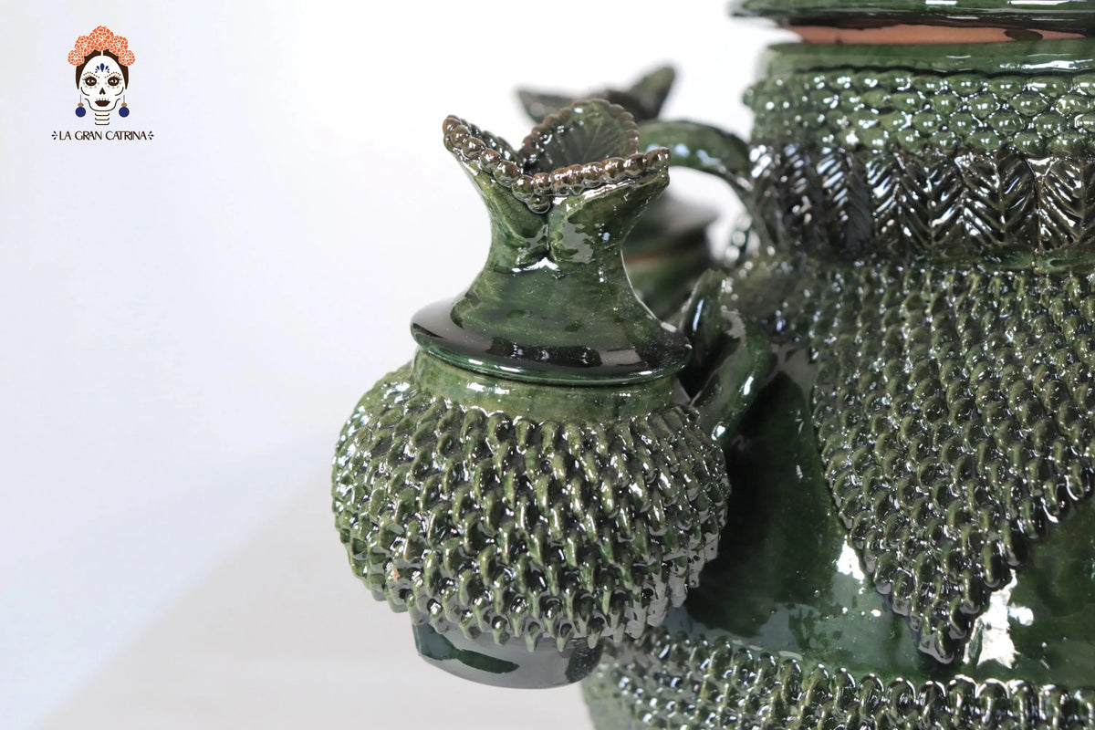 Ponchera de tejido verde con jarritos de barro - 38 cm. 14.9 in.