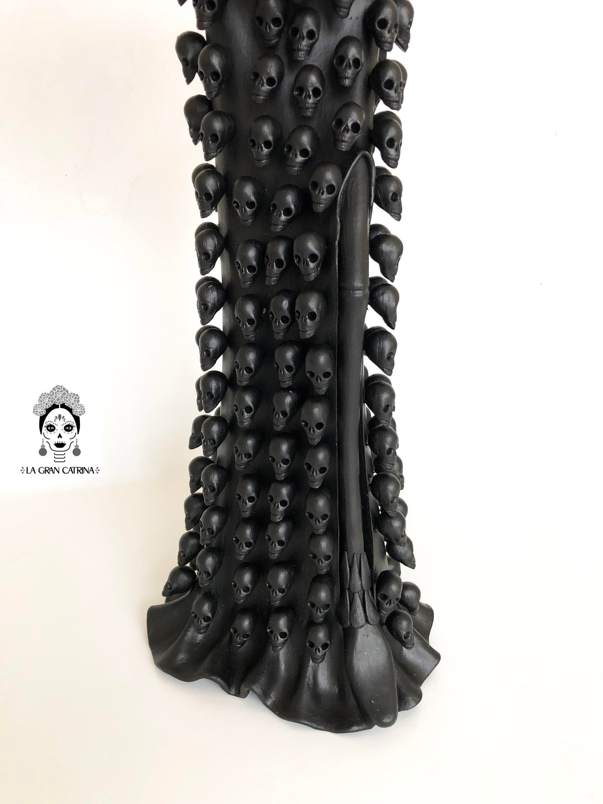 Catrina con vestido de calaveras - 60 cm. 24 in. Catrina