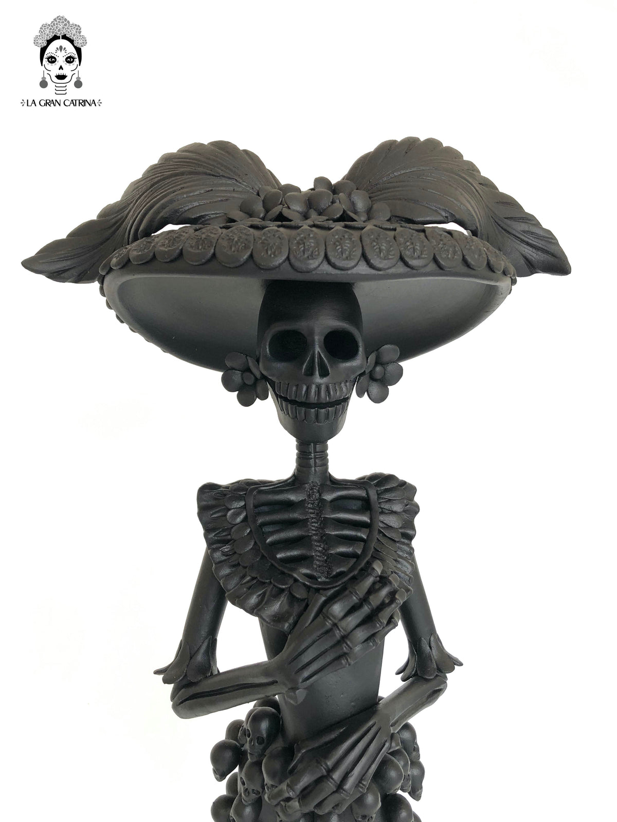 Catrina con vestido de calaveras - 60 cm. 24 in. Catrina