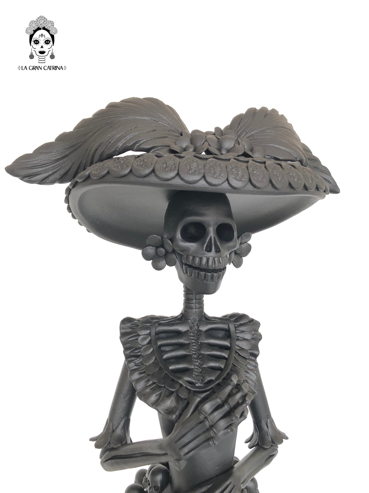 Catrina con vestido de calaveras - 60 cm. 24 in. Catrina