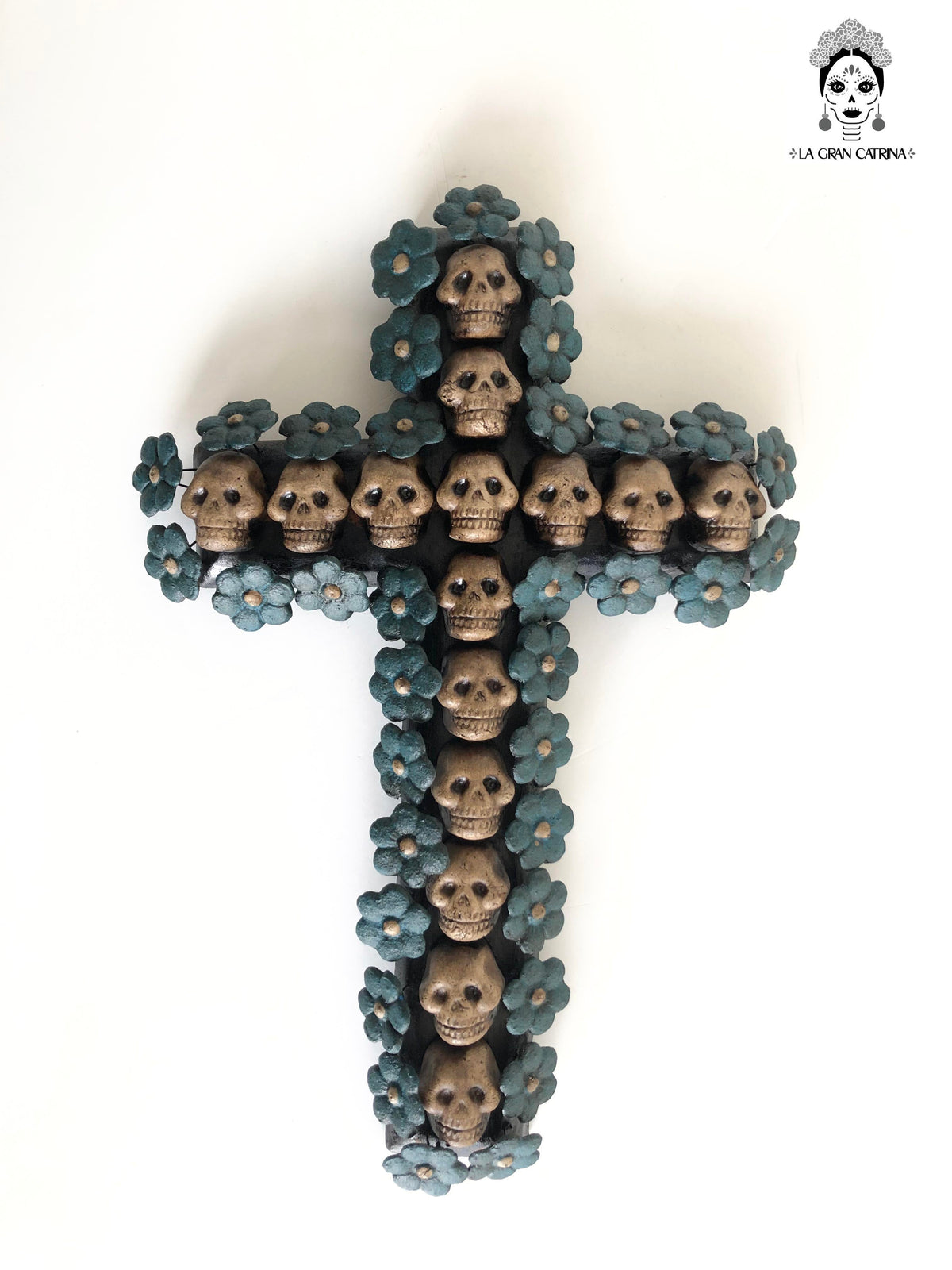 Cruz de Día de Muertos calaveras y cempasuchil 24 cm. 10 in. Maceta