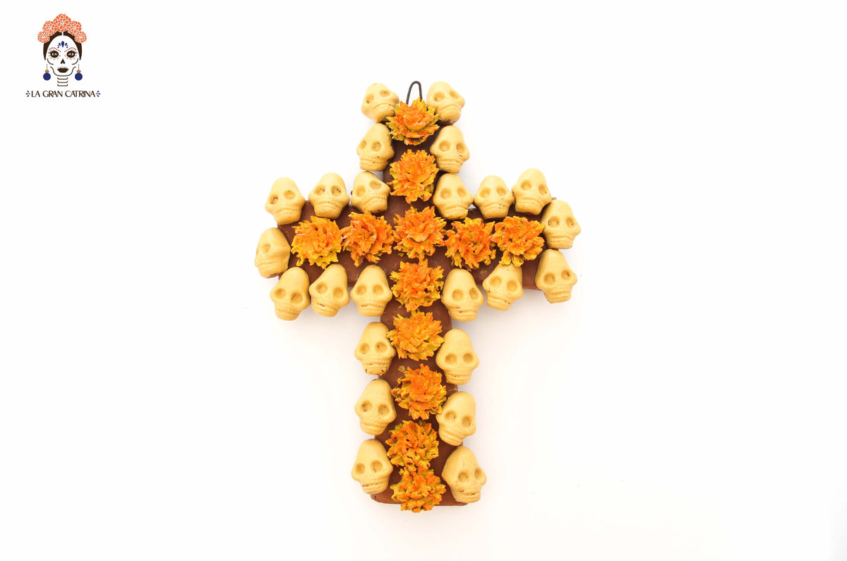 Cruz de Día de Muertos calaveras y cempasuchil 24 cm. 10 in. Maceta