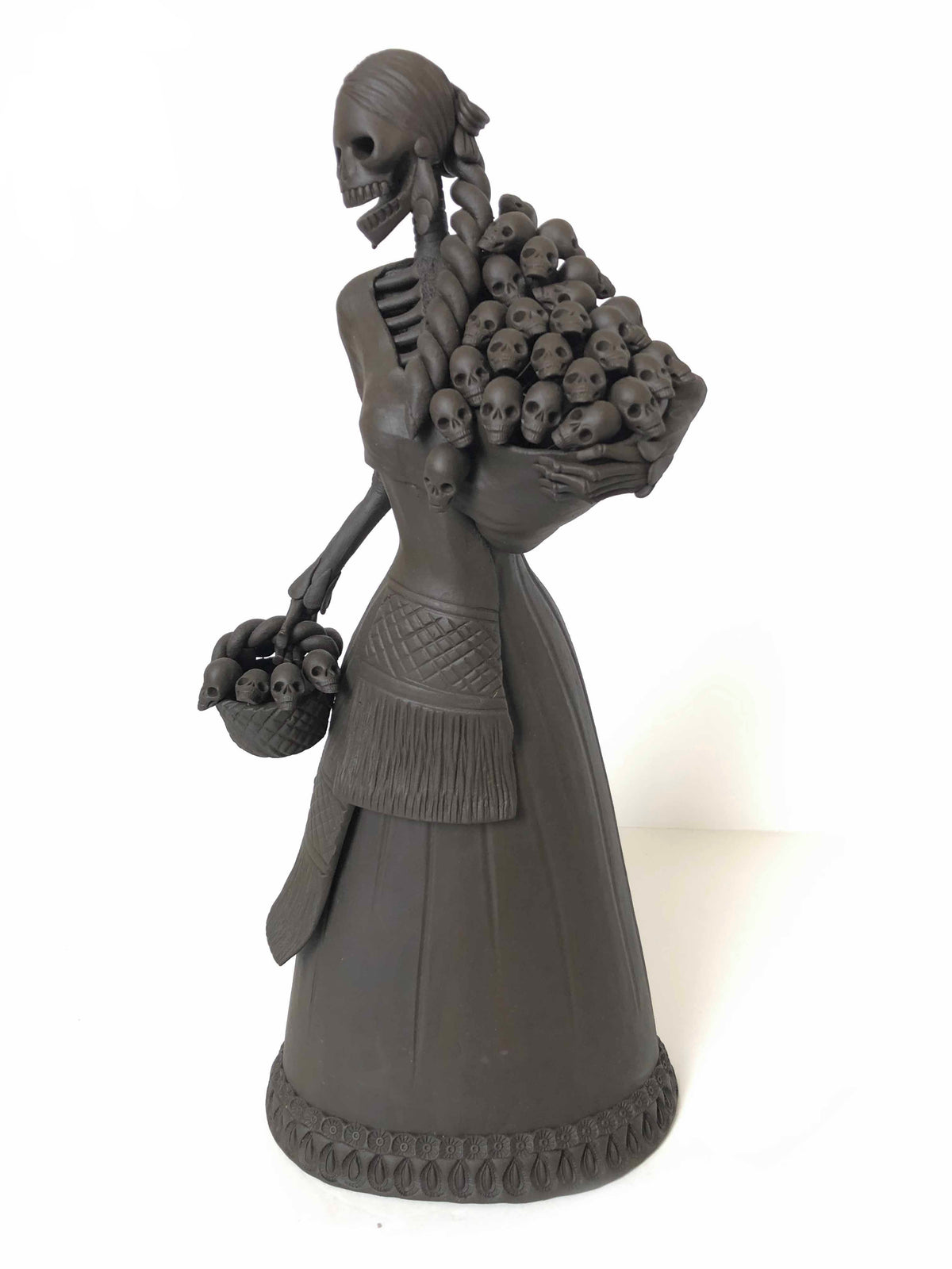 Catrina con cesto de Calaveritas - 50 cm. 20 in. Catrina