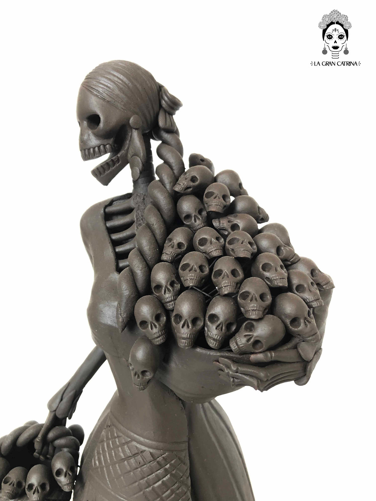Catrina con cesto de Calaveritas - 50 cm. 20 in. Catrina